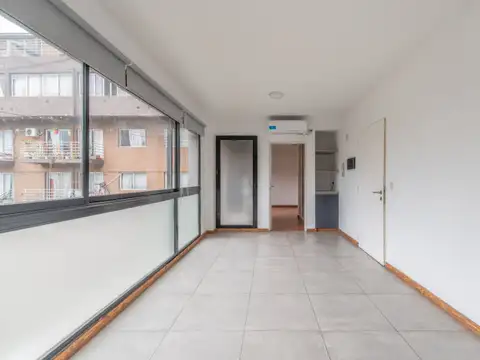 VENTA DE DEPARTAMENTO DE 2 AMBIENTES CON BALCÓN MUY LUMINOSO EN VILLA URQUIZA (DOHO).