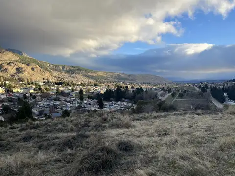 Amplio terreno sobre calle Don Bosco - Esquel