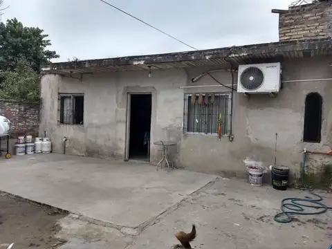 Propiedad con dos viviendas una a refaccionar y otra terminada en venta en  Laferrere