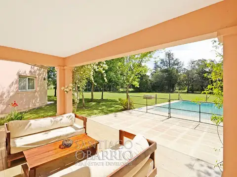 Casa en Alquiler de 310m2 en La Colina Villa de Campo de Lujan