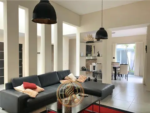 Casa 4 ambientes con 3 baños