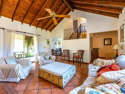 Casa en Venta con 3 cocheras