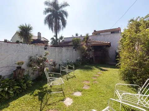 Venta Casa Olivos luminosa con Jardín y parrilla