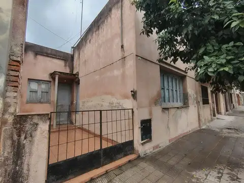 VENTA CASA 2D-ZONA PARQUE 9 DE JULIO-A REFACCIONAR