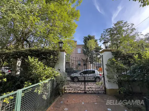 Casa en Venta con 2 cocheras