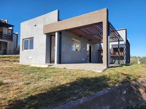 Casa a la venta en Villa Santa Cruz del Lago. (C393)