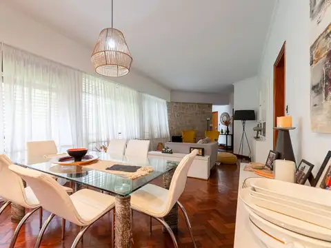 Casa 8 ambientes con 3 baños