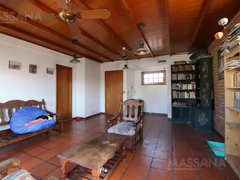 Casa en Venta con 3 cocheras