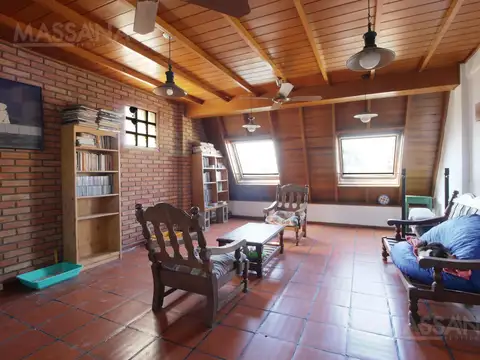 Casa 6 ambientes con 4 baños