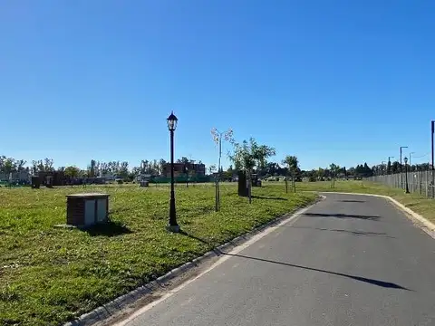Lote central en SANTA SOFIA