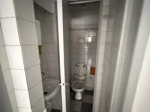 LOCAL A LA CALLE C/VIDIRERA  de 3x6 + un baño. NO TIENE GAS