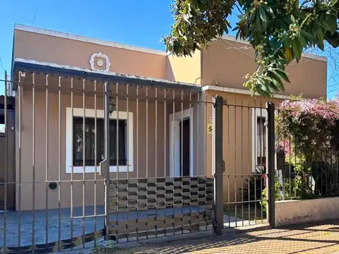 Casa en Venta, 2 Dormitorios, Con Jardín - Martinez, San Isidro