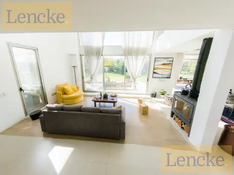 Casa 5 ambientes con 4 baños