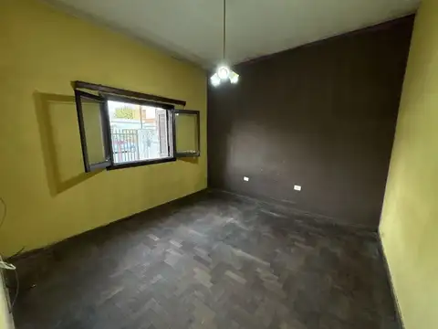 Casa 5 ambientes con 1 baño