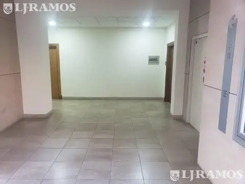 Oficina en Venta con 6 cocheras