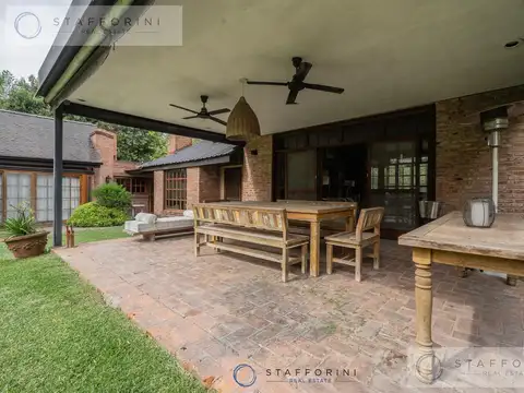 Casa 5 ambientes con 3 baños