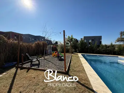 Casa en Venta en Pilar del Este - Santa Lucia, USD 270.000