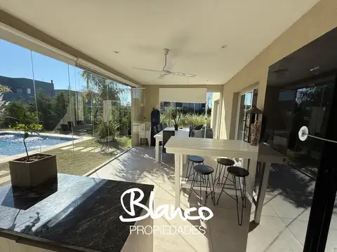 Casa en Venta con 4 cocheras