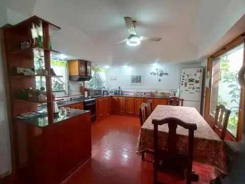 CASA 5 AMBIENTES EN VENTA - VILLA LUZURIAGA