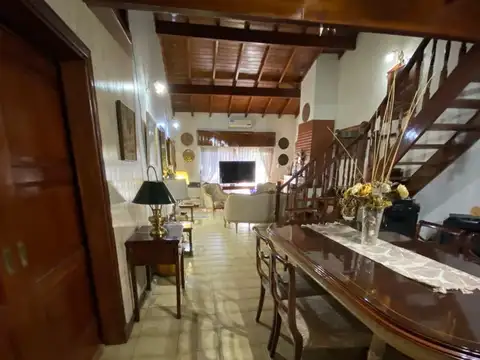 Amplio chalet en dos plantas