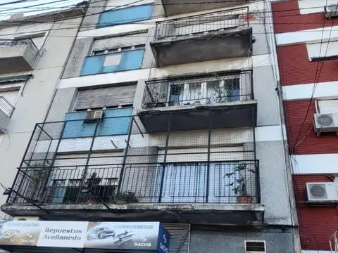 4 AMB CON DEPENDENCIAS SOBRE AV MITRE