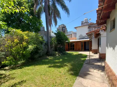 Casa en Venta con 4 cocheras