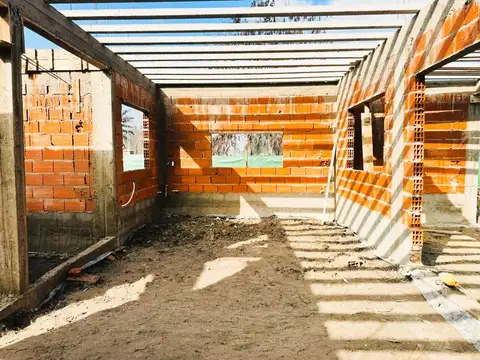 Casa 4 ambientes con 2 baños