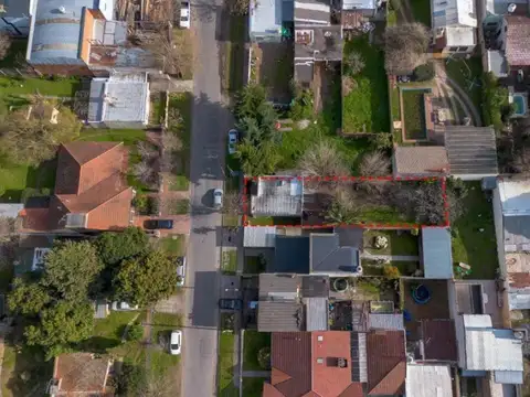 Casa en venta - 2 Dormitorios 1 Baño - 299Mts2 - Villa Elisa