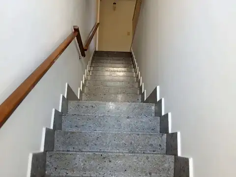 Depto Tipo Casa en Alquiler de 4 dormitorios