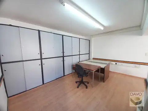 Gran oficina 170 mt2. frente, varios despachos luminosa Seg.