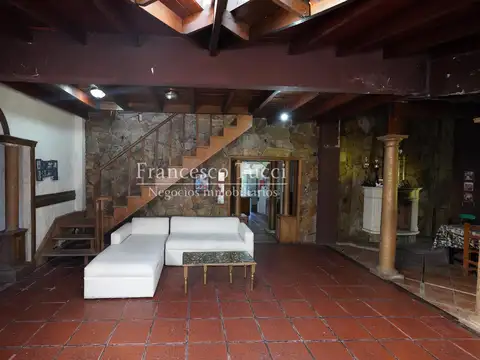 Casa en Venta con 6 cocheras