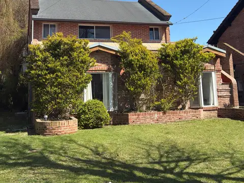 Lindísima Casa en Nautico Escobar 190m2 cub sobre 525m2 lote con pileta