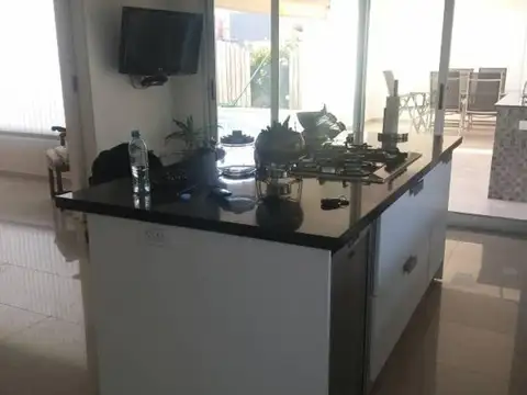 Casa 4 ambientes con 4 baños