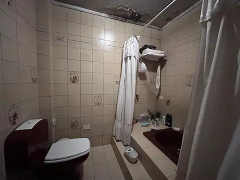 PH Tipo Casa de 4 Ambientes con Cochera y Terraza | Apto Profesional | Centro de Lomas