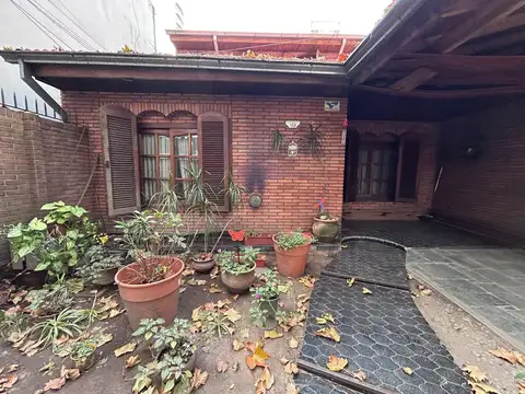Depto Tipo Casa en Venta con 1 cocheras