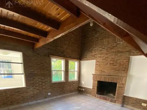 Casa en Alquiler con 1 cochera