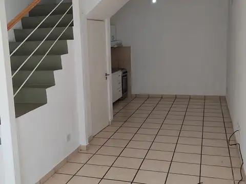 Depto Tipo Casa en Alquiler de 4 ambientes