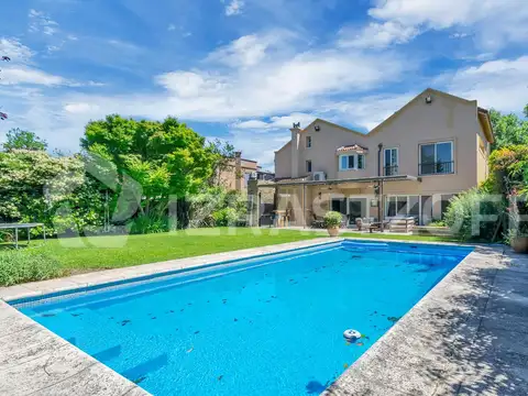 Casa 7 ambientes con 3 baños