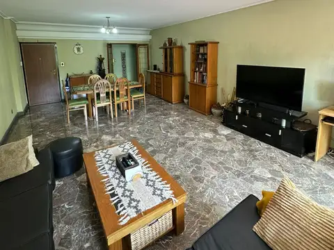 Avenida Nazca 2000, Piso 1