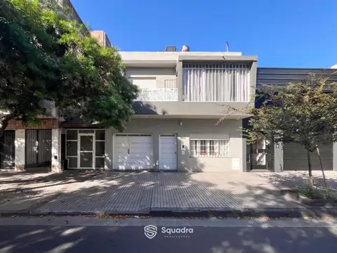 VENTA | PERMUTA - Casa 3 dormitorios, comodín, cochera, patio y terraza - Barrio Abasto, Rosario.