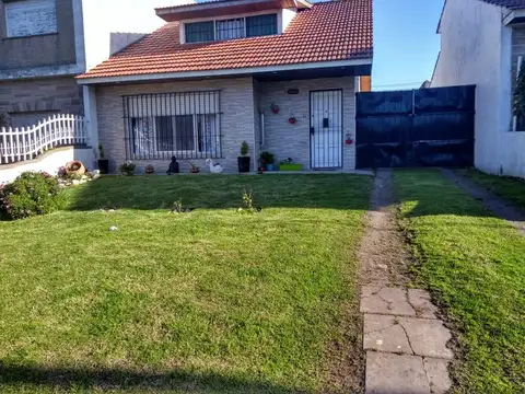 MAR DEL PLATA COLINAS DE PERALTA RAMOS 3 AMBIENTES CON PLAYROO  Y AMPLIO JARDIN
