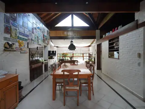 Casa 7 ambientes con 4 baños