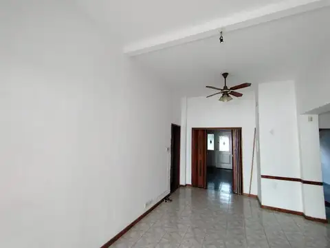 Casa de 3 dormitorios, con cochera