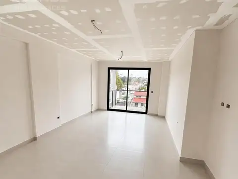 Constitución 186, Bernal Este