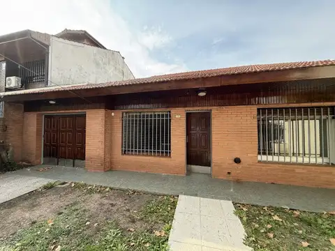 CASA 3 AMB CON PATIO Y GARAGE - RAMOS MEJIA