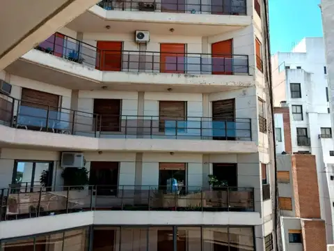 DEPTO EN VENTA  PISO COMPLETO + COCHERA  AV. POETA LUGONES
