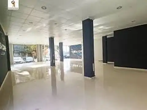 Local en Alquiler Via Púb.