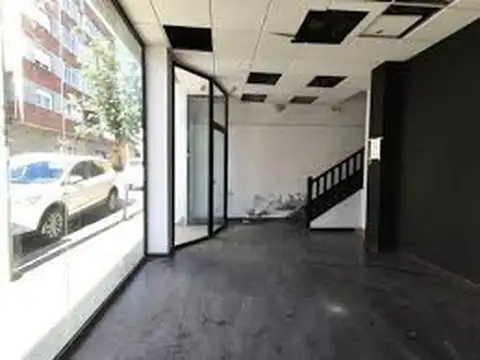Local  180 Mts2   Alquiler Funes Centro
