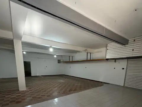 Av. San Martín 3200, Piso 0