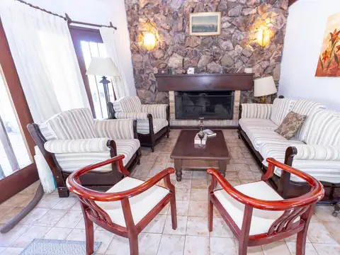 Casa en Alquiler en Playa Mansa, USD 1.800